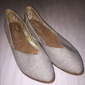 Toms Jutti pointed toe flats, Size 9